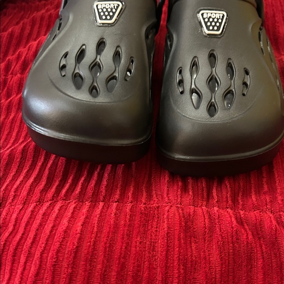 Sporto Black Slip-On Clogs - Picture 2 of 10